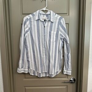 Universal Thread Blue and White Casual Button Down Shirt